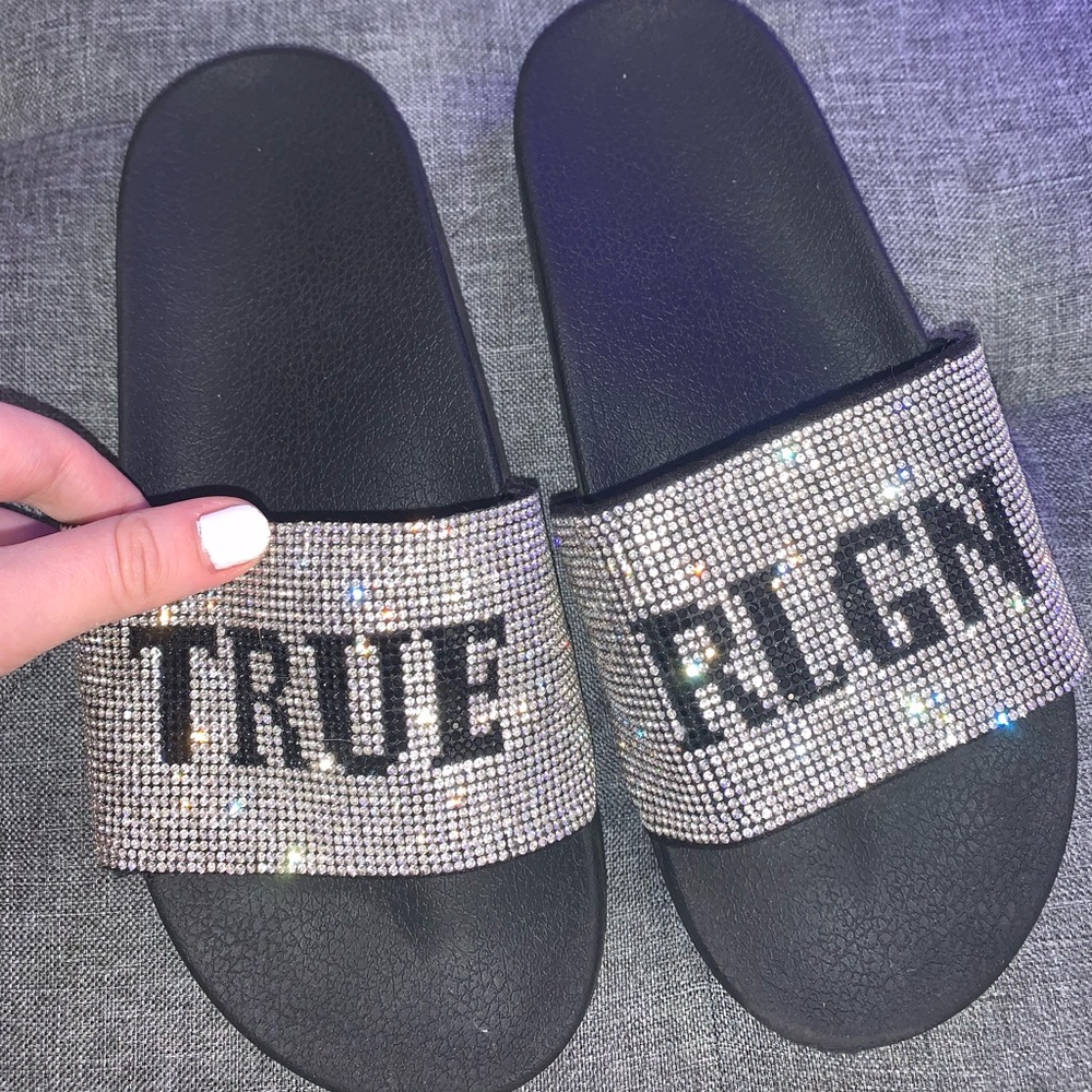 True religion sandals